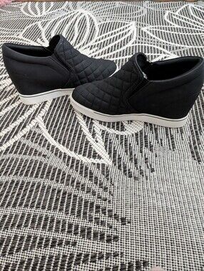 Women's Quilted Slip-On Sneakers - Black